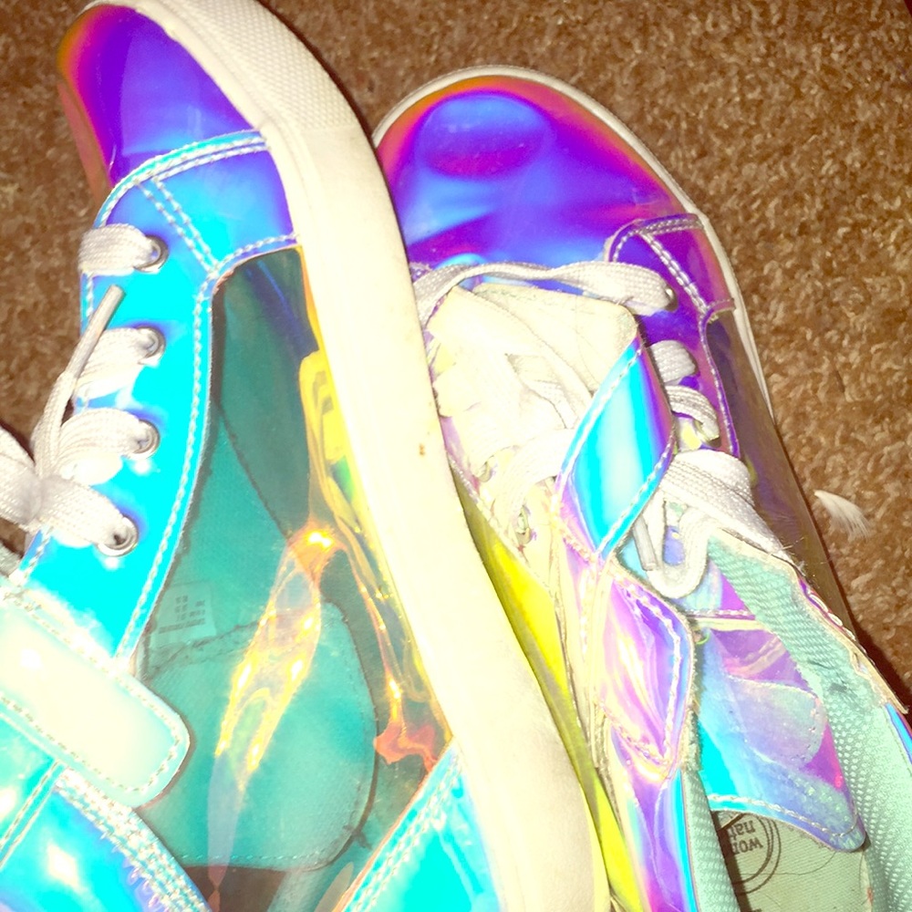 Holographic shoes